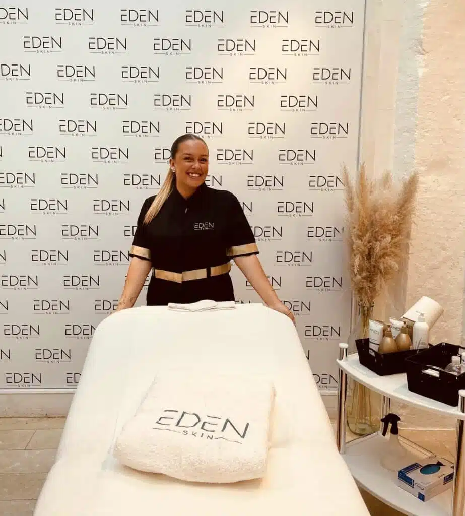 Esthéticienne Eden Skin dans une cabine de soin