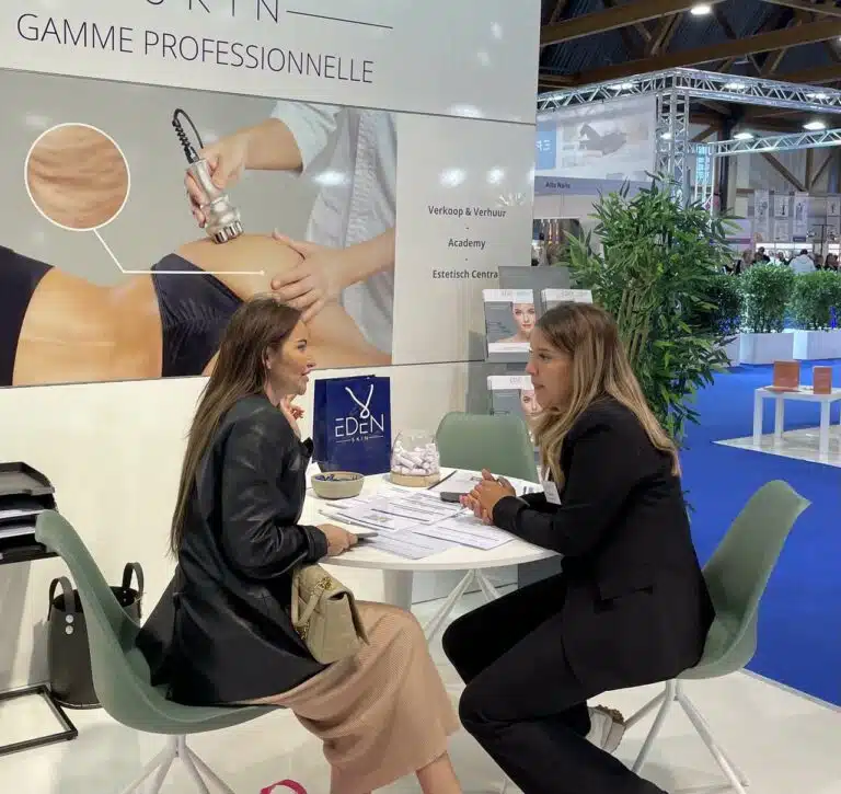 Rendez-vous avec une cliente sur le stand Eden Skin