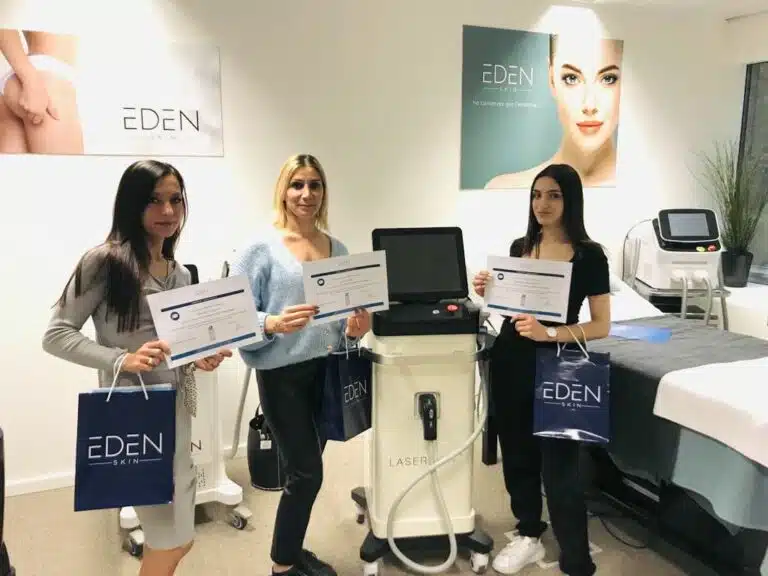 Participantes de l’Académie Eden Skin avec leur certificat de formation